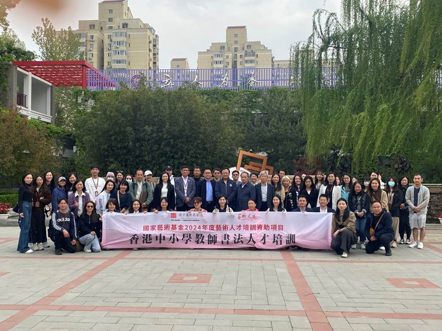 广场上的人群

AI 生成的内容可能不正确。